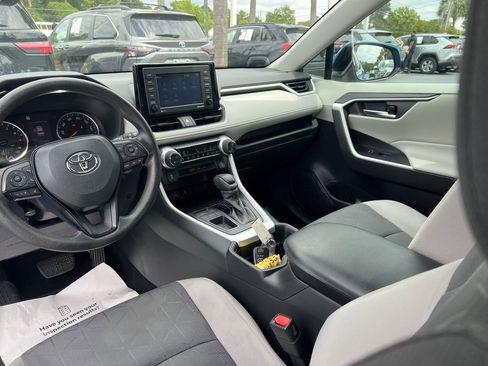 Used 2021 Toyota RAV4 XLE w/ Convenience Package FWD image 30