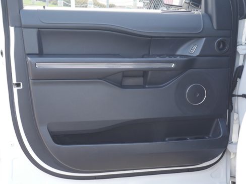 Used 2019 Ford Expedition XLT w/ Equipment Group 201A AWD/4WD image 34
