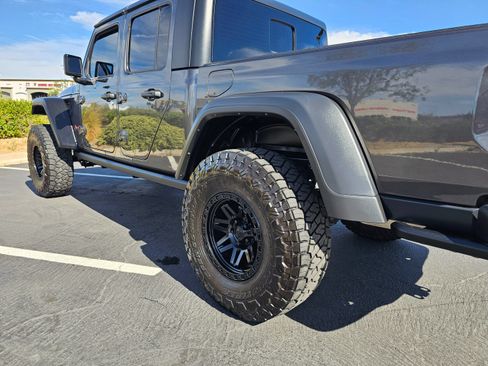 Used 2024 Jeep Gladiator Rubicon w/ Technology Group AWD/4WD image 21
