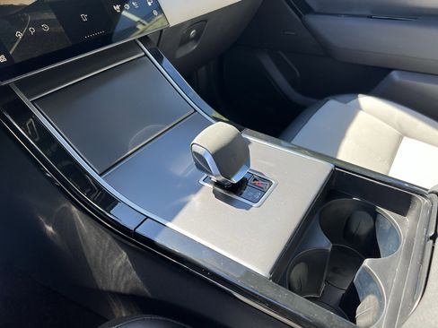 Certified 2024 Land Rover Range Rover Velar Dynamic SE image 27