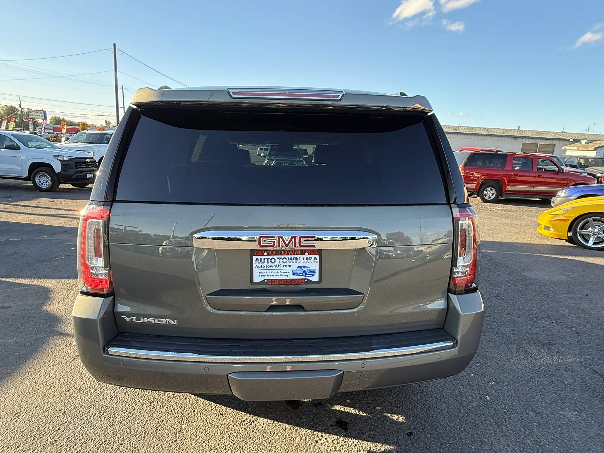 Used 2017 GMC Yukon Denali w/ Open Road Package AWD/4WD image 4