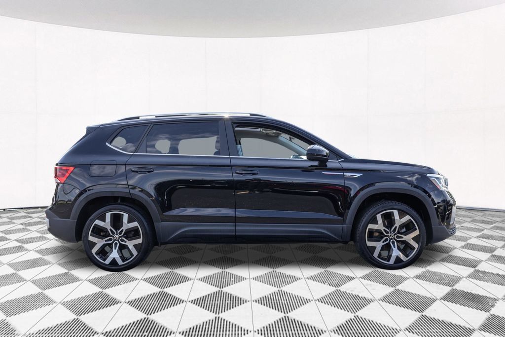 Certified 2023 Volkswagen Taos SEL AWD/4WD image 11