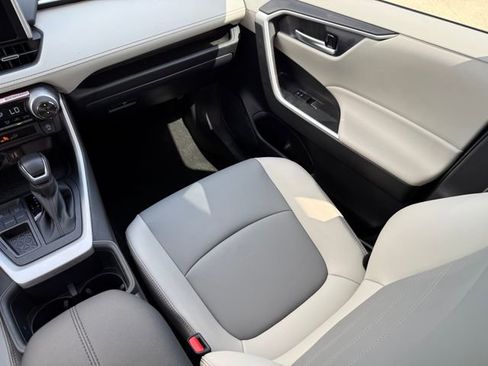 Used 2025 Toyota RAV4 XLE Premium image 25