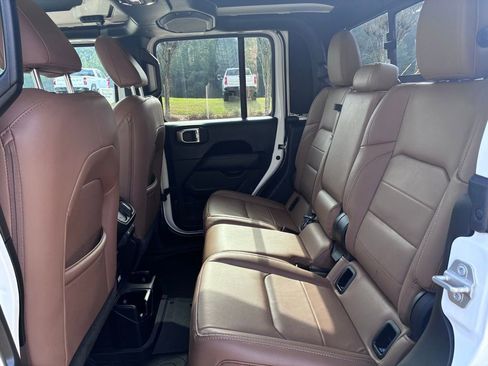 Used 2020 Jeep Gladiator Overland image 15