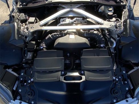Used 2022 Aston Martin V8 Vantage Roadster image 28