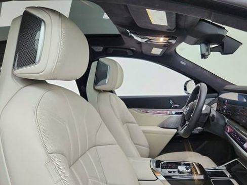 Used 2023 BMW i7 xDrive60 w/ Executive Package 2 image 22