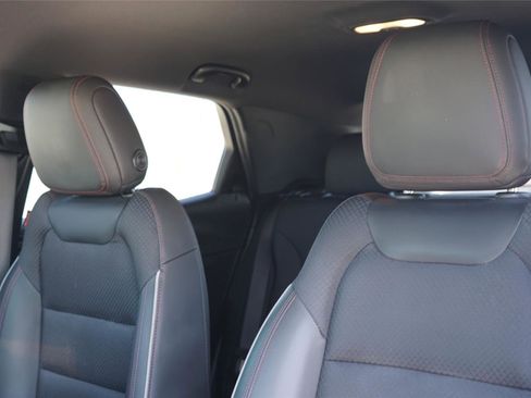 Used 2021 Chevrolet TrailBlazer RS w/ Technology Package FWD image 11