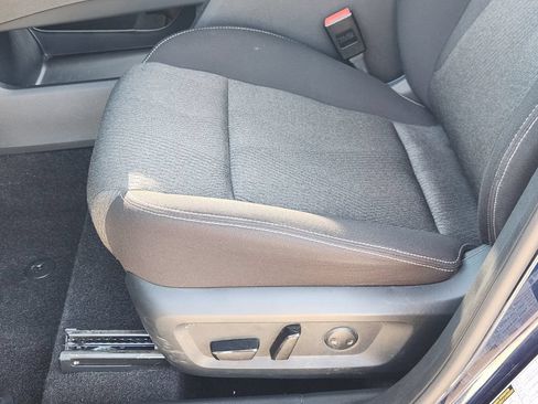 Used 2024 Nissan Rogue SV FWD image 17