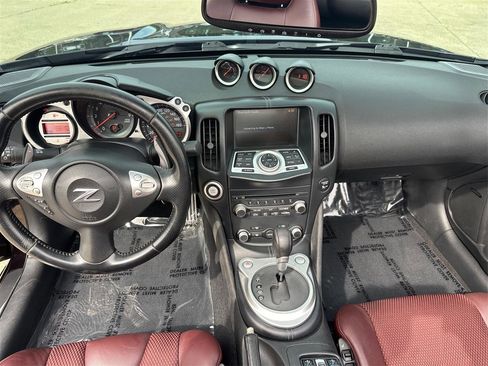 Used 2010 Nissan 370Z Touring w/ Sport Pkg RWD image 11