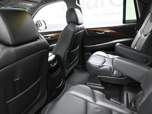 Used 2017 Cadillac Escalade Luxury AWD/4WD image 26