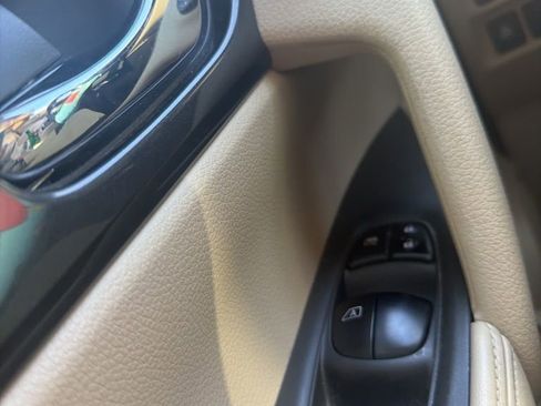 Used 2017 Nissan Rogue SV w/ SV Premium Package FWD image 9