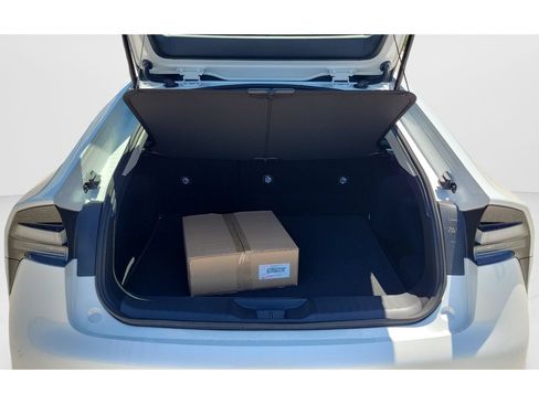 New 2026 Toyota Prius Plug-In Hybrid FWD image 9