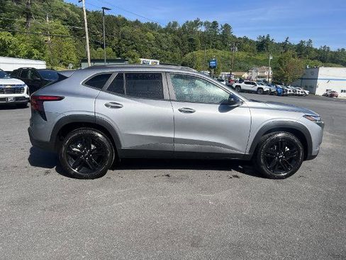New 2025 Chevrolet Trax ACTIV w/ Sunroof Package FWD image 6