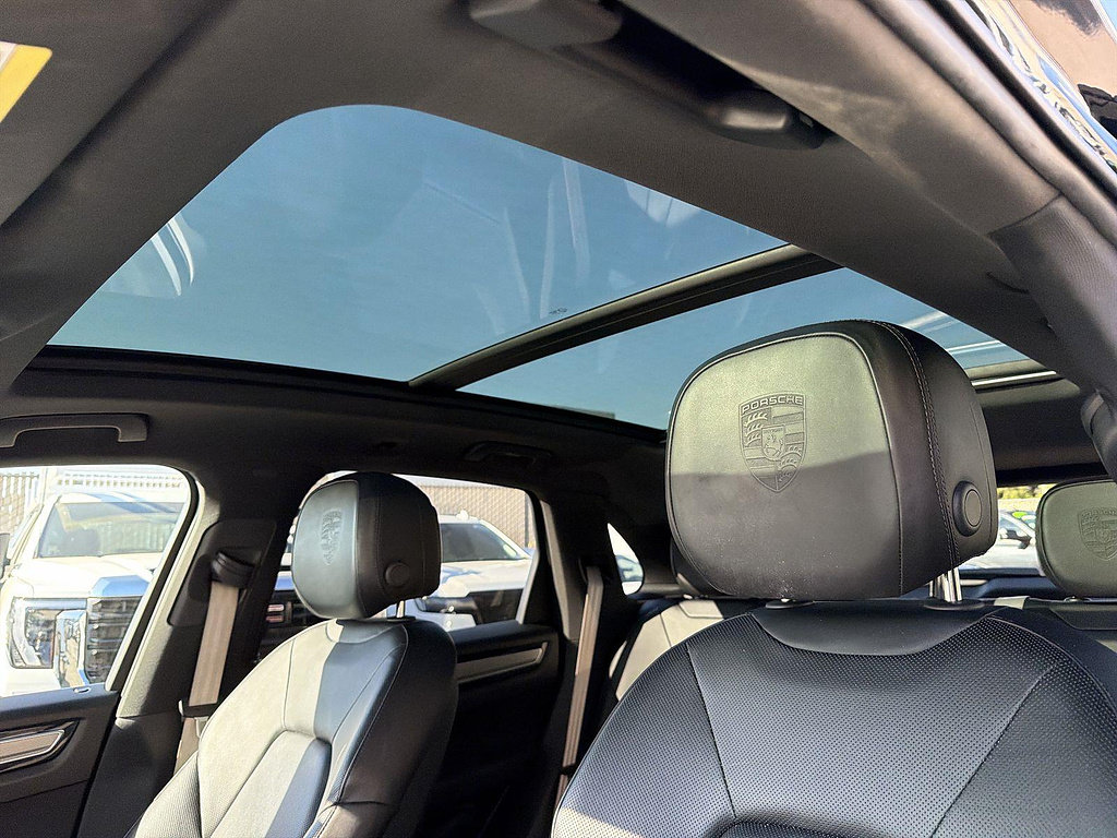 Used 2023 Porsche Cayenne AWD/4WD image 18