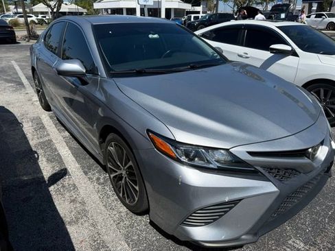 Used 2019 Toyota Camry SE image 7