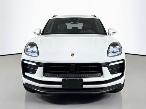 Certified 2024 Porsche Macan AWD/4WD image 10