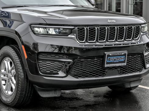 Used 2022 Jeep Grand Cherokee Laredo w/ Luxury Tech Group I image 11