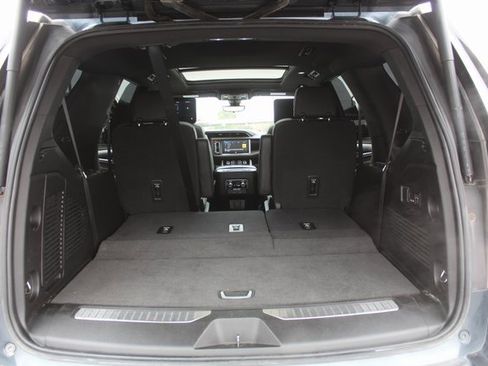 Used 2021 GMC Yukon Denali w/ Denali Premium Package image 5