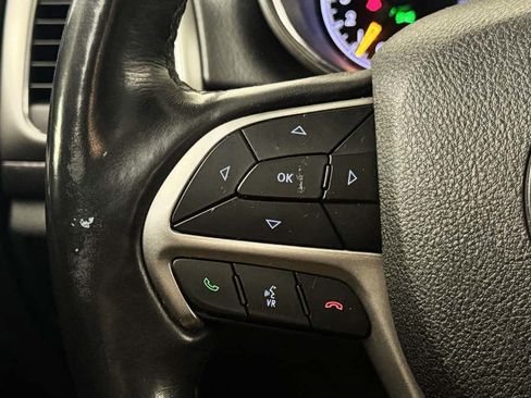 Used 2018 Jeep Grand Cherokee Altitude AWD/4WD image 18