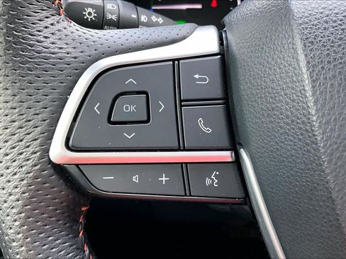 Used 2023 Toyota Sienna XSE FWD image 22