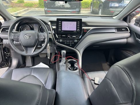 Used 2022 Toyota Camry SE FWD image 31