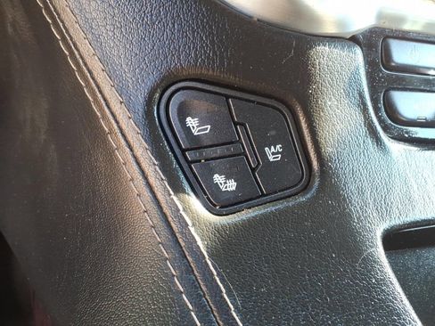 Used 2016 GMC Yukon XL SLT w/ Open Road Package AWD/4WD image 26