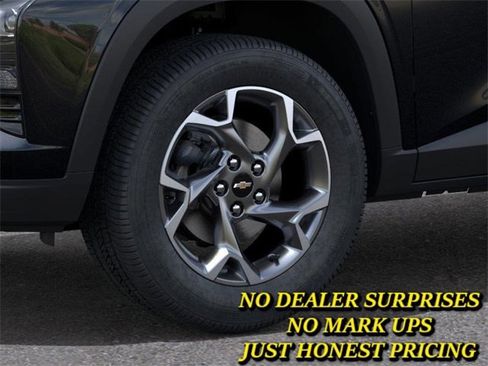 New 2026 Chevrolet Trax LT w/ Driver Confidence Package image 9