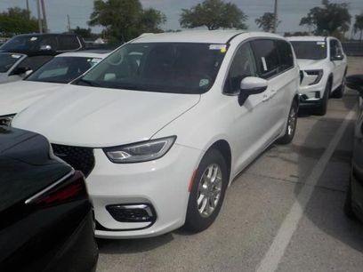 Used 2023 Chrysler Pacifica Touring-L