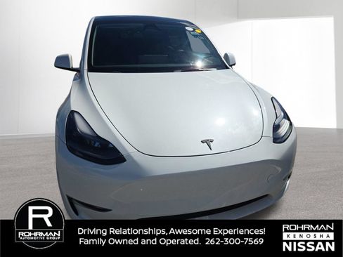 Used 2024 Tesla Model Y 2WD image 8