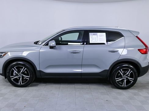 Certified 2025 Volvo XC40 B5 Core image 2