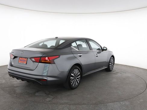 Used 2025 Nissan Altima 2.5 SV image 12