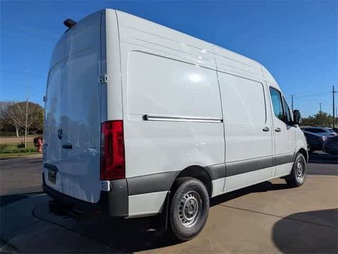 Used 2025 Mercedes-Benz Sprinter 2500 image 9