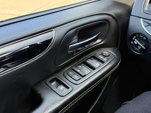 Used 2018 Dodge Grand Caravan SXT w/ Driver Convenience Group FWD image 38