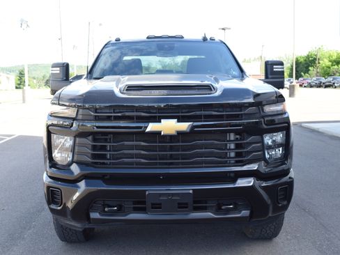 Used 2024 Chevrolet Silverado 2500 Custom w/ Custom Convenience Package AWD/4WD image 3