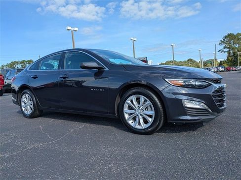 Used 2023 Chevrolet Malibu LT image 2
