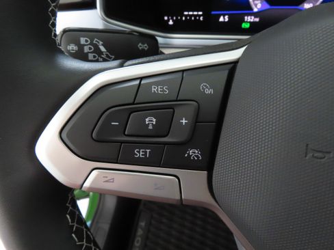 New 2025 Volkswagen Taos SE image 14