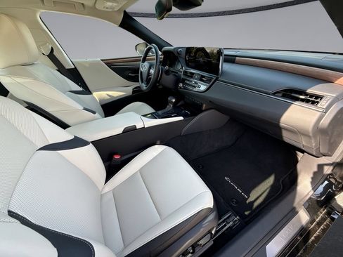 Used 2025 Lexus ES 350 w/ Premium Package FWD image 15