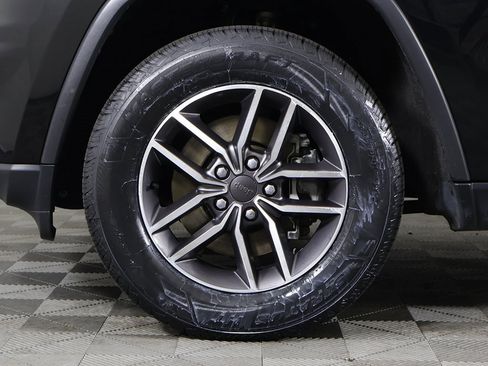 Used 2022 Jeep Grand Cherokee Limited image 20