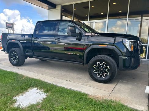 Used 2024 GMC Sierra 2500 AT4X AWD/4WD image 2