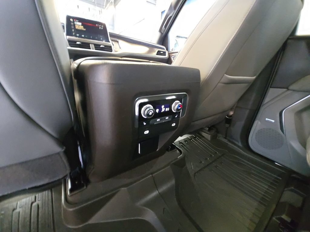 Certified 2022 GMC Yukon SLT w/ SLT Luxury Package AWD/4WD image 34