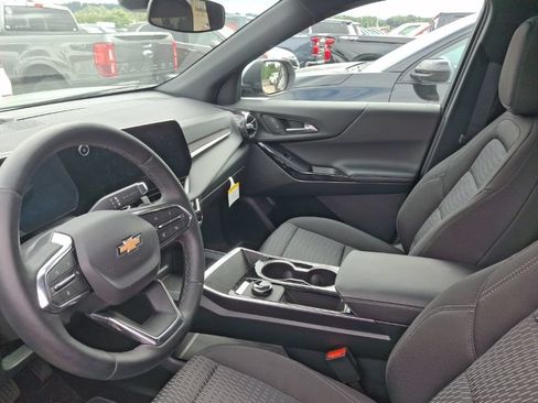 Used 2026 Chevrolet Equinox LT AWD/4WD image 9