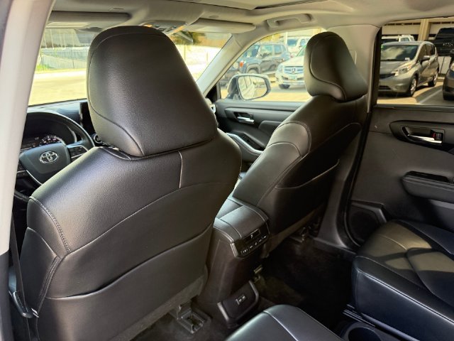 Used 2024 Toyota Highlander XLE AWD/4WD image 24