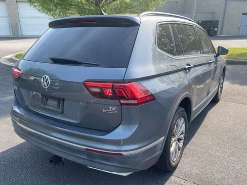 Used 2018 Volkswagen Tiguan SE w/ Panoramic Sunroof Package AWD/4WD image 4