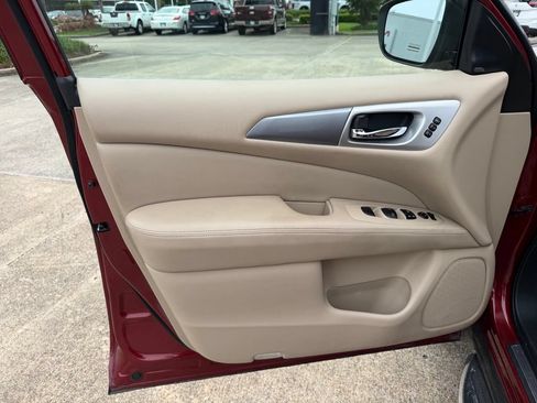 Used 2020 Nissan Pathfinder SL FWD image 11