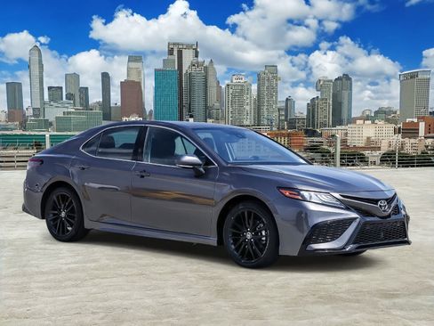 Used 2024 Toyota Camry XSE FWD image 3