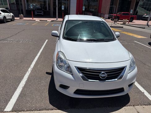 Used 2014 Nissan Versa SV w/ Convenience Package FWD image 6