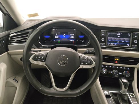 Used 2023 Volkswagen Jetta SE w/ Panoramic Sunroof Package FWD image 22