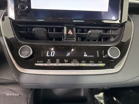 Used 2025 Toyota Corolla LE image 16