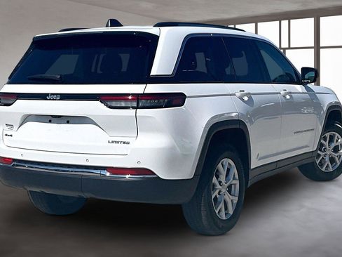 Used 2024 Jeep Grand Cherokee Limited AWD/4WD image 3