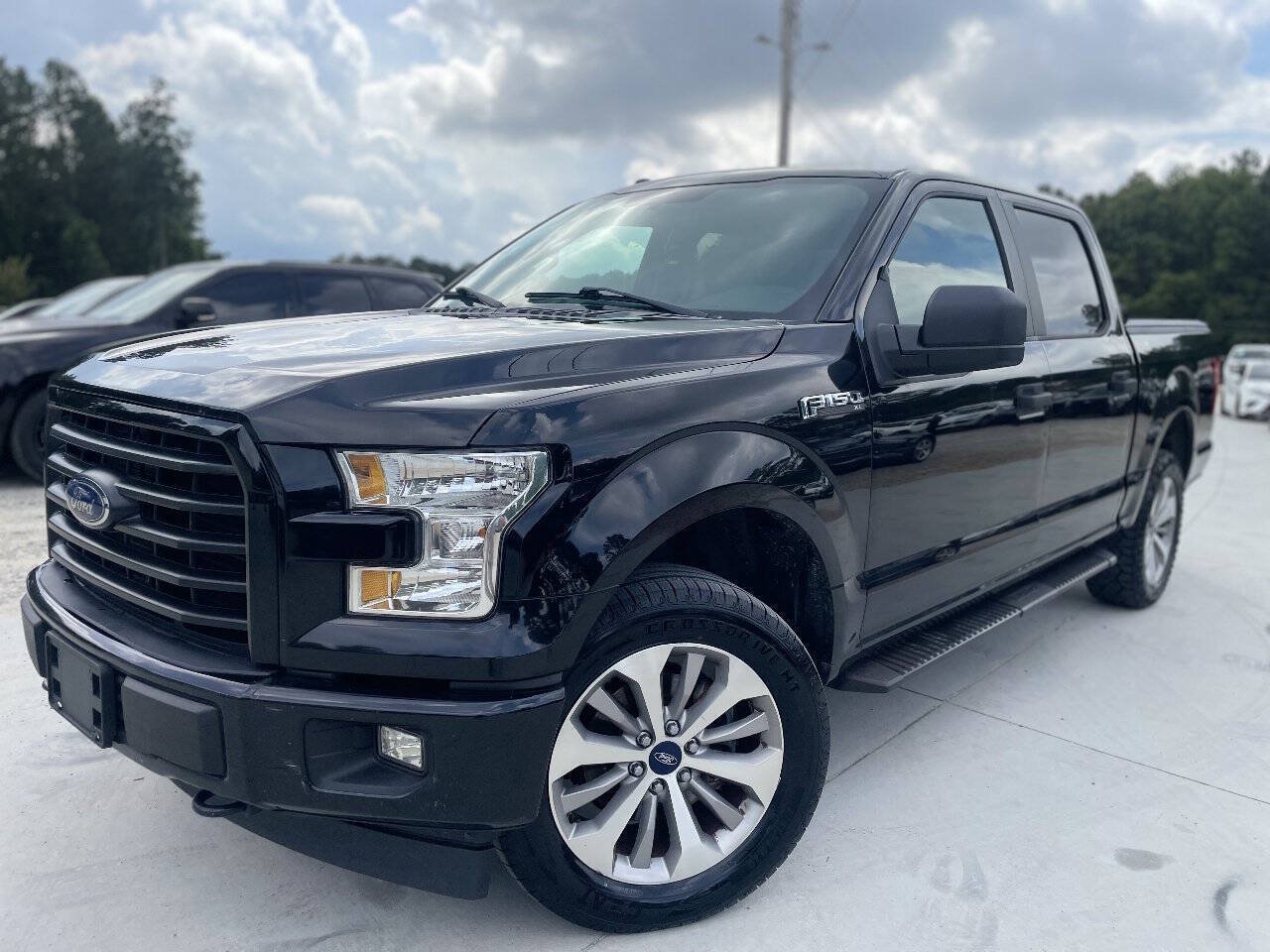 Used 2017 Ford F150 XL w/ Equipment Group 101A Mid AWD/4WD image 3